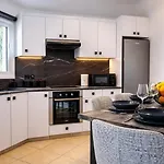 The Luxury 213 - Gym & Steps Διαμέρισμα Πάφος
