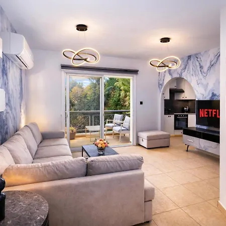 The Luxury 213 - Gym & Steps דירה פאפוס