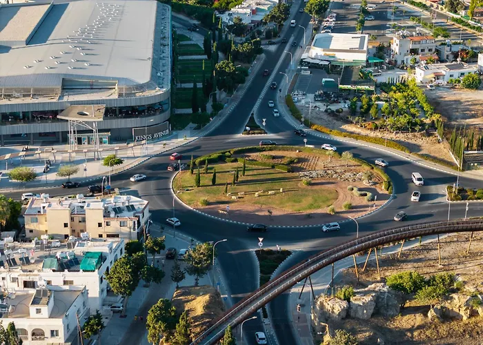 The Luxury 213 - Gym & Steps