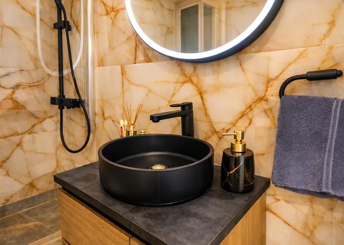 The Luxury 213 - Gym & Steps