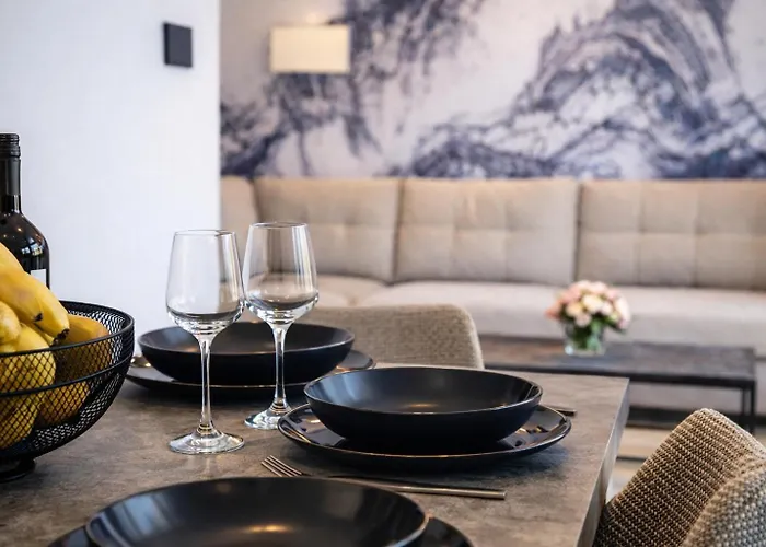 The Luxury 213 - Gym & Steps Πάφος